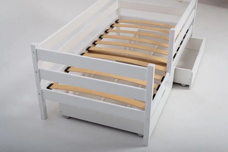 Кровать с бортиком из массива березы «Сова» 80*160см,80*180см.